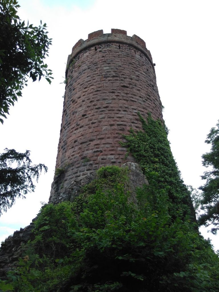 Haut Ribeau Pierre round tower.